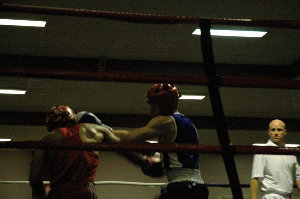 Yeo Boon Leng applica  Jut-Da sul ring di Boxe